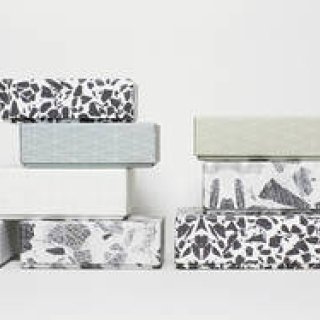 オリジナルのグラフィックが包みこむ、ユーテンンシルボックス｜HOW TO WRAP_