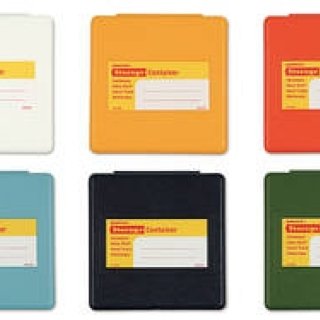 机上で重ねて、誰かに見せたくなる。機能的なスクエアタイプの収納箱｜PENCO