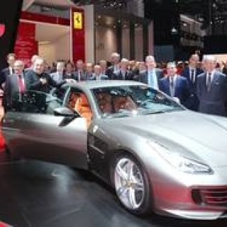 フェラーリ、4人乗り4WDモデル「GTC4ルッソ」を発表|Ferrari