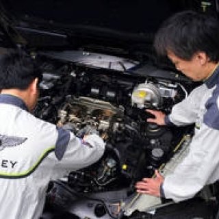 世界最高峰のドライバーズカーとの暮らし方｜BENTLEY