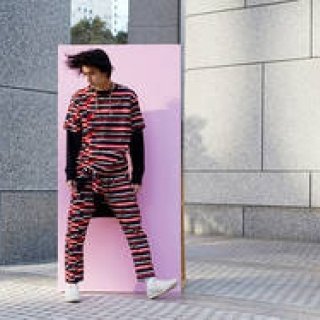 都会の街並みに溶け込むスポーティモード｜Onitsuka Tiger