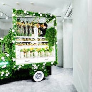 フェンディが東信とのコラボレーションによる期間限定フラワーショップをオープン！｜FENDI