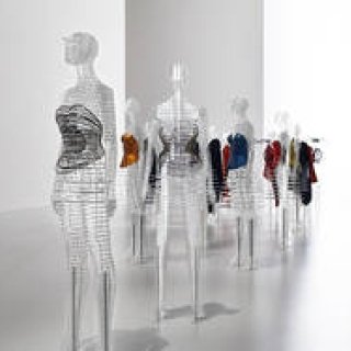 MIYAKE ISSEY展、“身体をデザインする”吉岡徳仁のインスタレーションに注目｜ART