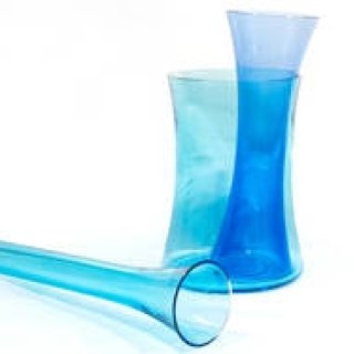 伝統的な吹きガラスの技術を生かした、光り輝くフラワーベース｜DANESE