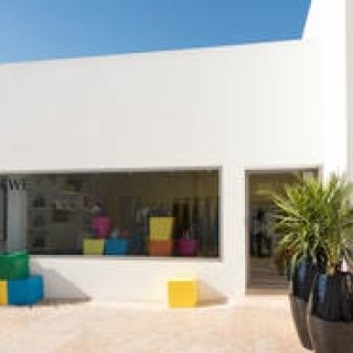 ロエベが「イビサ サマーショップ」をスペインに期間限定オープン｜LOEWE