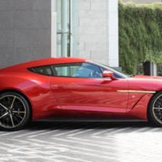 アストン、2つのスペシャルモデルを日本初公開｜Aston Matin