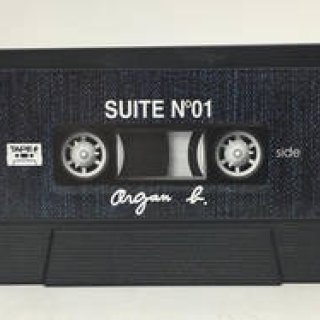 カセットテープ型携帯バッテリーチャージャー「TAPES」|DESIGN