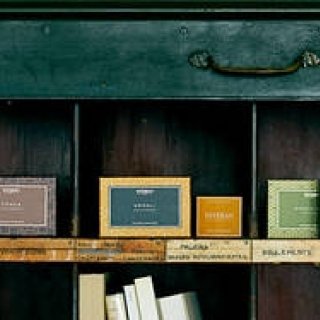 香りを移して楽しむ。名刺入れ、手紙、財布に入れるカードフレグランス｜ESTEBAN