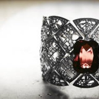 「レ ゼテルネル ドゥ シャネル」がGPHGのジュエリーウォッチ部門グランプリを獲得｜CHANEL