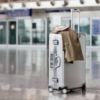 スマートフォンでラゲッジのチェックイン「リモワ エレクトロニック タグ」登場｜RIMOWA