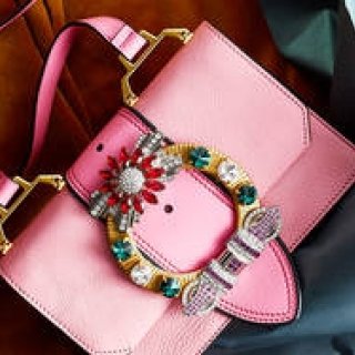 ミュウミュウのクリスマスコレクション「Divines Curiosités」が登場｜MIU MIU