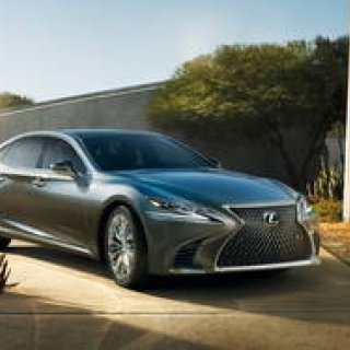 デトロイトモーターショーで新型LSを世界初披露|LEXUS
