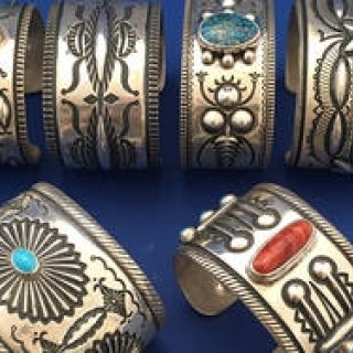 インディアンジュエリー「スカイストーン・トレーディング」の期間限定ストアが開催中｜BARNEYS NEW YORK