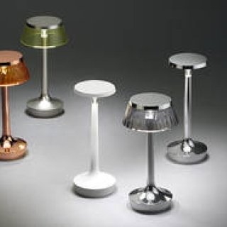 バリエーション豊富なコンパクトテーブルスタンド「BON JOUR Unplugged」｜FLOS