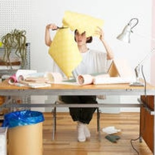 道具は不要。簡単に貼ってはがせる壁紙「EASY2WaLL（イージートゥーウォール）」｜WhO