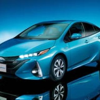 トヨタ、プリウスPHVを発売|Toyota
