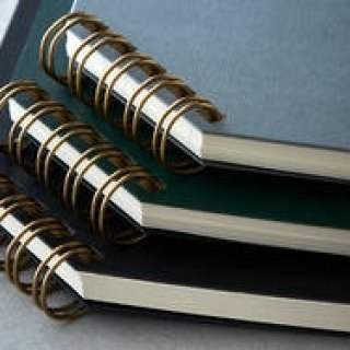 実用新案取得。ヒット商品「ななめリングノート」がリニューアル｜印刷加工連