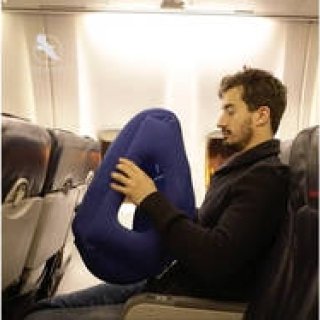 ビジネスマンが考案したトラベルピロー｜DESIGN