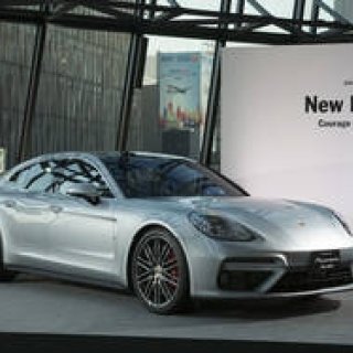 パナメーラ ターボの日本仕様を初披露|Porsche