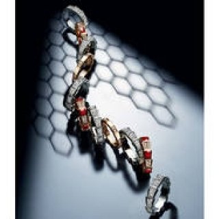 最も神話的な蛇をモチーフにした「セルペンティ ヴァイパー リング」｜BVLGARI