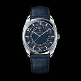 あざやかなブルーが特徴的な「ケ・ド・リル」のステンレススティールモデル｜VACHERON CONSTANTIN