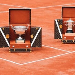 ローラン・ギャロスのトロフィーのためのトランク｜LOUIS VUITTON