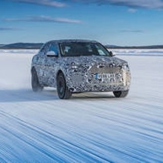 さまざまな環境下でテスト走行するEペイスの最新動画を公開｜Jaguar