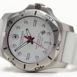 日本でしか買えない限定200本のホワイトウォッチ｜VICTORINOX SWISSARMY