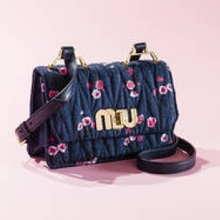 フラワープリント×デニムのポップアップストア｜MIU MIU