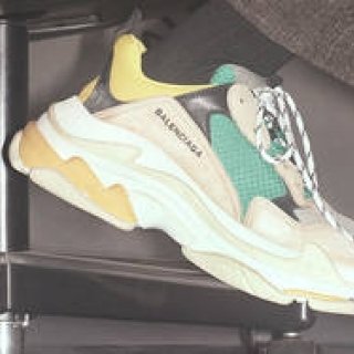 3種のスポーツソールを重ね合わせた新作スニーカー「TRIPLE S」｜BALENCIAGA