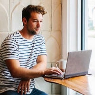 洋書のようなデザイン。個性的なMacBook用インナーケース｜Twelve South