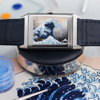 葛飾北斎の浮世絵をはじめ、傑作をケースバックに描いた世界初のレベルソ｜ Jaeger-LeCoultre