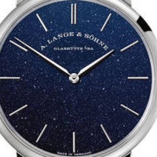 青銅色の星々が文字盤にきらめく新作「サクソニア・フラッハ」｜A.LANGE＆SÖHNE