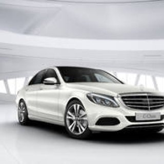 ベージュの本革シートがエレガントなCクラスの特別仕様車|Mercedes-Benz