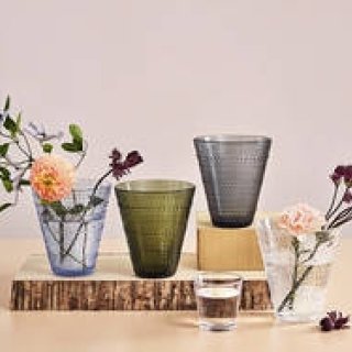 ガラスの達人”による「カステヘルミ」にフラワーベースがラインナップ｜littala