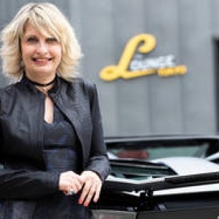 ランボルギーニ女性CMOにインタビュー|Lamborghini
