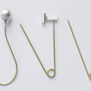 男女問わずに使える銀と真鍮のストールピン｜PROOF OF GUILD