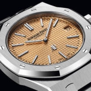 新たな魅力を魅せるロイヤル オーク・“ジャンボ”エクストラ シン|AUDEMARS PIGUET