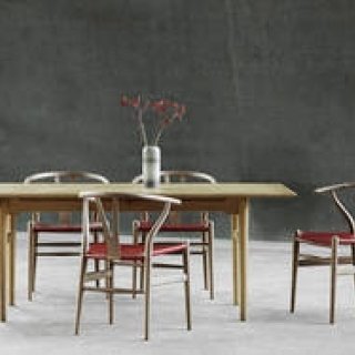 祝ハンスJ. ウェグナー⽣誕105周年。限定モデルのYチェア | CARL HANSEN & SØN