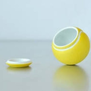 大切なものを1つだけ。アート作品のようなテニスボールの小物入れ | S&O DESIGN