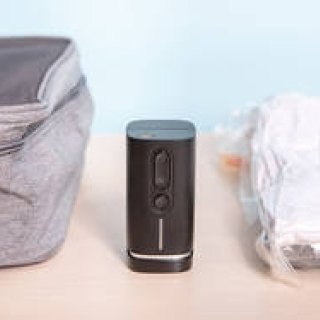 衣類の圧縮から浮輪の空気入れまでも担う、手のひらサイズの圧縮ガジェット｜Pacum