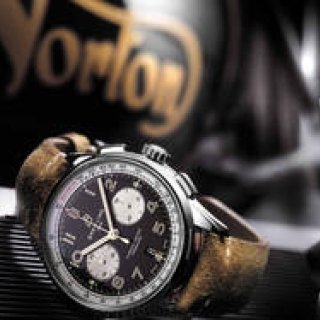 ブライトリング×ノートンの新たなるパートナーシップを祝すモデル｜BREITLING