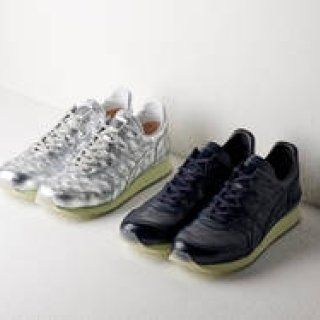 ホログラムパターンレザーを纏った「TIGER ALLY DELUXE」｜Onitsuka Tiger
