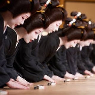 華やかな芸者衆の踊りと食の競演を楽しむ「東をどり」が今年も開催｜FEATURES