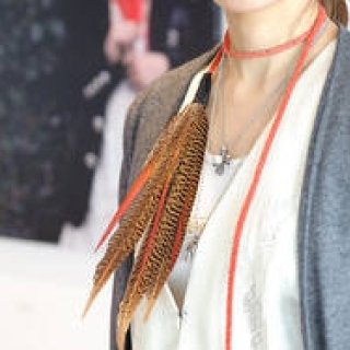  CHROME HEARTS│春の着こなしに新鮮、羽根のアクセサリー ギャラリー