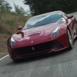 フェラーリF12ベルリネッタをサーキット & 公道でテスト｜Ferrari