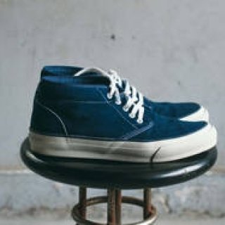 美しい発色が光る良質なスエードを採用。チャッカーデザインのスニーカー｜SOLS