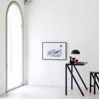 室内でも屋外でも軽量で使いやすい。直線的なフォルムのシンプルなスツール｜MAGIS