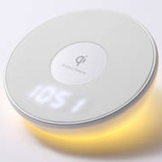 ごちゃつくデスクもスッキリさせる急速充電機|DISCOVER
