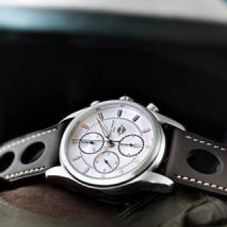 FREDERIQUE CONSTANT｜伝説の名車からインスパイア ギャラリー